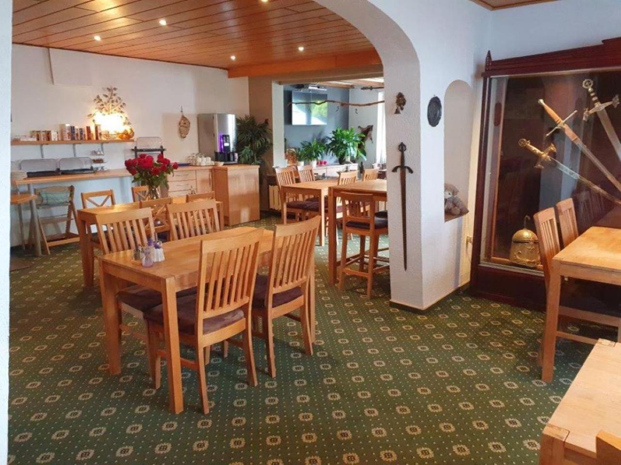Pension Robin Hood Виллинген Экстерьер фото